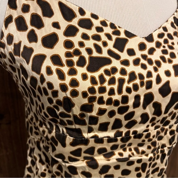 Talbots Beige/Brown Animal Print Silk Pullover Sleeveless Stretch Top Sz 4 - Picture 3 of 7
